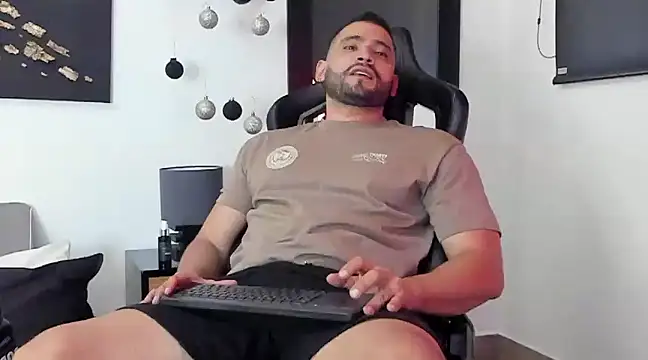 Snapshot of Dereck_vega chatting on December 21, 11:02 pm Dereck vega online show from December 21, 11:02 pm