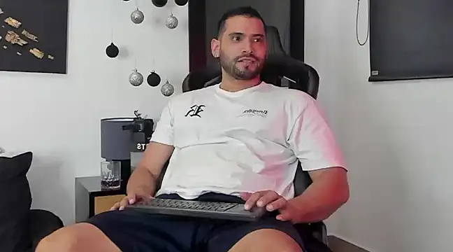 Snapshot of Dereck_vega chatting on December 29, 8:37 pm Dereck vega online show from December 29, 8:37 pm