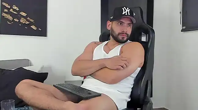 Snapshot of Dereck_vega chatting on February 1, 12:51 am Dereck vega online show from February 1, 12:51 am