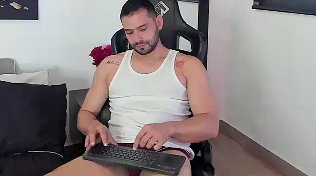 Snapshot of Dereck_vega chatting on February 15, 12:37 am Dereck vega online show from February 15, 12:37 am