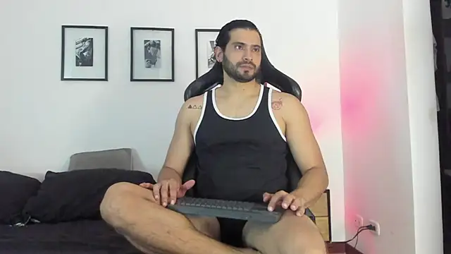Dereck vega online show from May 4, 10:06 pm