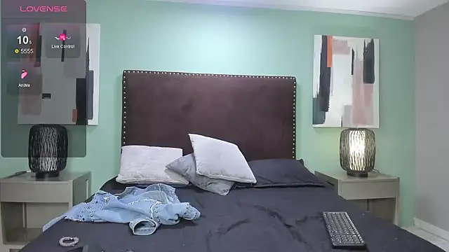 Nahiajhonson  online show from January 17, 12:52 pm