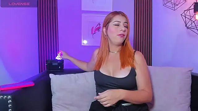 Nahiajhonson  online show from April 13, 1:38 pm