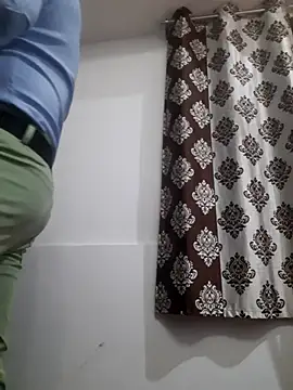 Guyinshortss online show from February 23, 7:00 pm