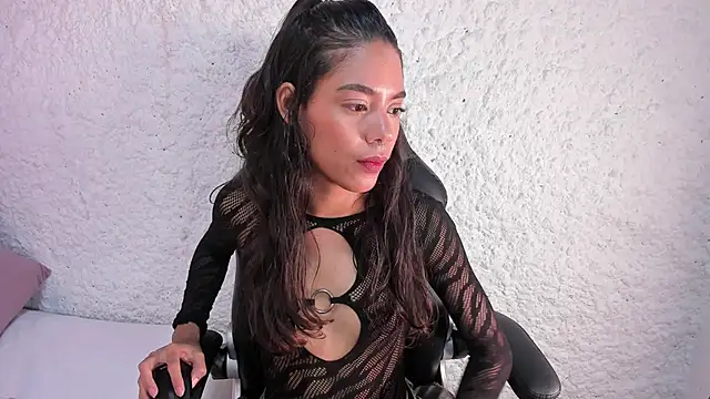 Snapshot of cate_martinez chatting on December 11, 5:53 am cate martinez online show from December 11, 5:53 am