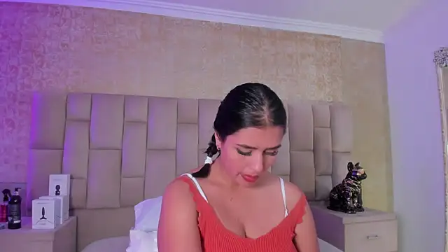 Snapshot of EmmaTorres_ chatting on December 16, 11:18 pm EmmaTorres  online show from December 16, 11:18 pm