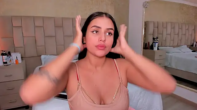 Snapshot of EmmaTorres_ chatting on February 6, 5:25 am EmmaTorres  online show from February 6, 5:25 am