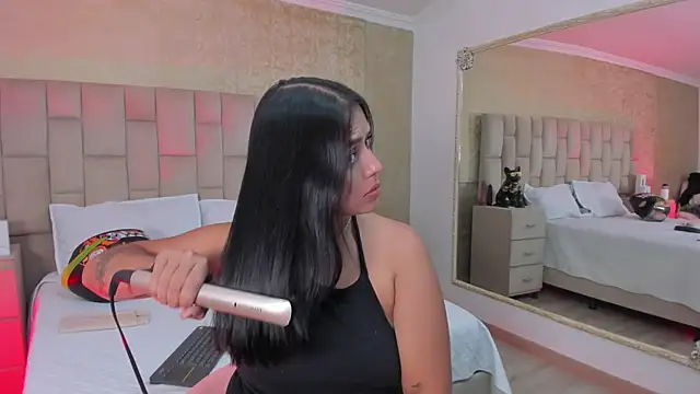 Snapshot of EmmaTorres_ chatting on March 19, 8:43 pm EmmaTorres  online show from March 19, 8:43 pm
