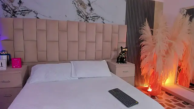 EmmaTorres  online show from March 3, 11:43 pm