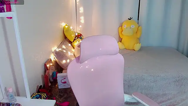 Snapshot of mily_milk_ chatting on December 7, 6:43 am mily milk online show from December 7, 6:43 am