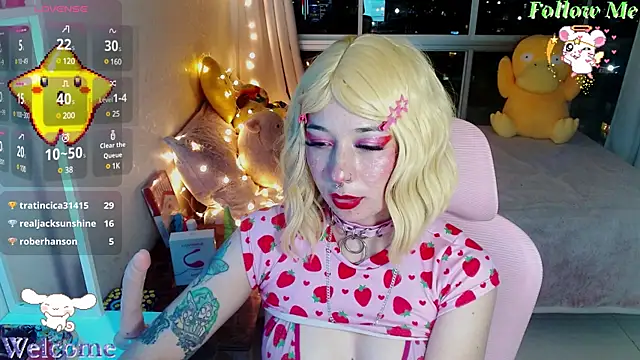 Snapshot of mily_milk_ chatting on December 8, 1:35 am mily milk online show from December 8, 1:35 am