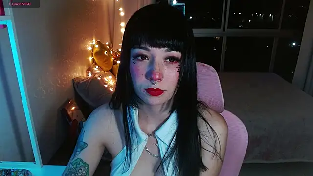 Snapshot of mily_milk_ chatting on December 9, 5:29 am mily milk online show from December 9, 5:29 am