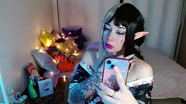 Snapshot of mily_milk_ chatting on March 3, 7:32 am mily milk online show from March 3, 7:32 am