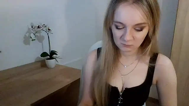 AlmaHoney online show from February 4, 7:11 pm