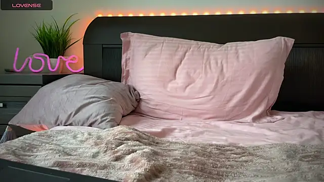 Snapshot of dymonted chatting on December 27, 11:28 am dymonted online show from December 27, 11:28 am