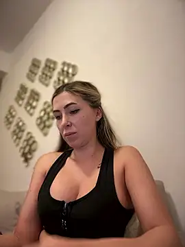 RaquelleDevon online show from January 7, 5:48 pm