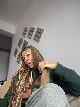 Snapshot of RaquelleDevon chatting on February 23, 2:14 pm RaquelleDevon online show from February 23, 2:14 pm