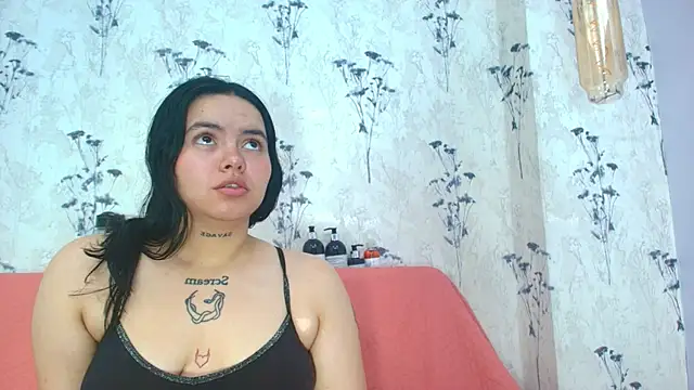 Snapshot of Mia_candy_0 chatting on February 8, 12:06 pm Mia candy 0 online show from February 8, 12:06 pm