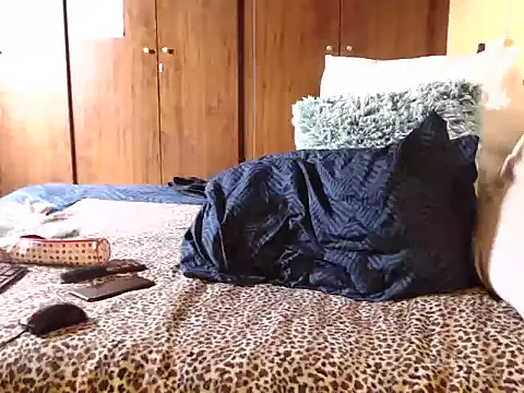 LONGBLKCLIT36 online show from April 11, 11:03 am