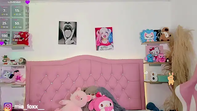 Mia foxx  online show from November 13, 9:03 pm