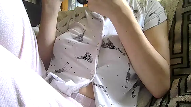 Snapshot of indie-rayne chatting on June 30, 11:44 am indie-rayne online show from June 30, 11:44 am