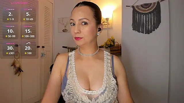 anaruiz  online show from April 18, 12:36 am