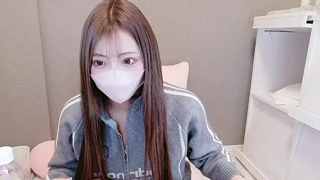 Snapshot of _chanMOMO_ chatting on March 9, 11:03 am chanMOMO online show from March 9, 11:03 am