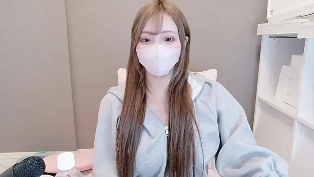 Snapshot of _chanMOMO_ chatting on March 20, 2:55 pm chanMOMO online show from March 20, 2:55 pm