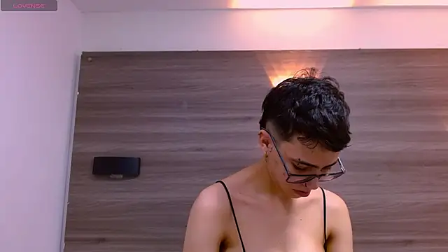 Cutie Shy  online show from February 20, 7:19 pm