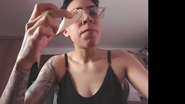 Cutie Shy  online show from March 27, 2:50 pm