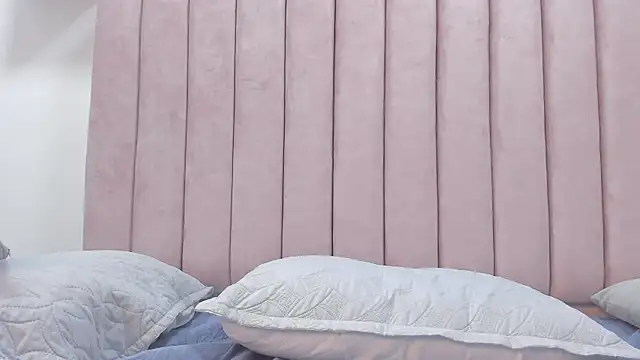 camila  herrera online show from February 4, 10:10 am