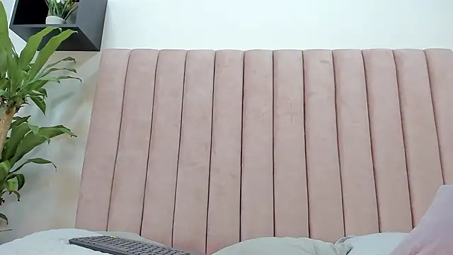 camila  herrera online show from February 6, 9:11 am