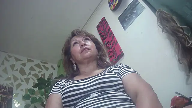 Snapshot of Kazsandraa chatting on January 13, 12:41 am Kazsandraa online show from January 13, 12:41 am