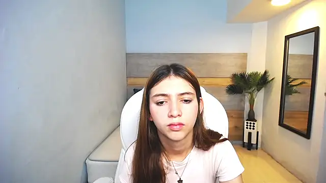 liseth fox online show from December 6, 7:45 pm