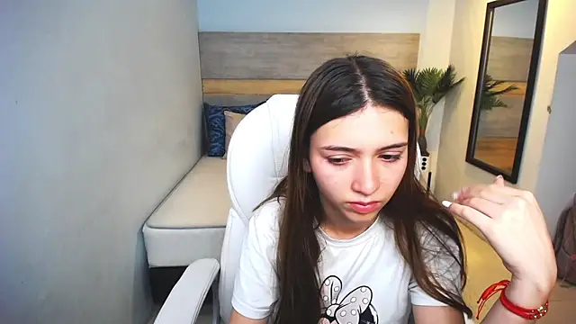 liseth fox online show from December 11, 11:00 pm