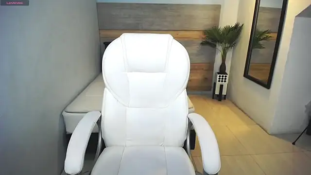 liseth fox online show from March 8, 5:22 pm