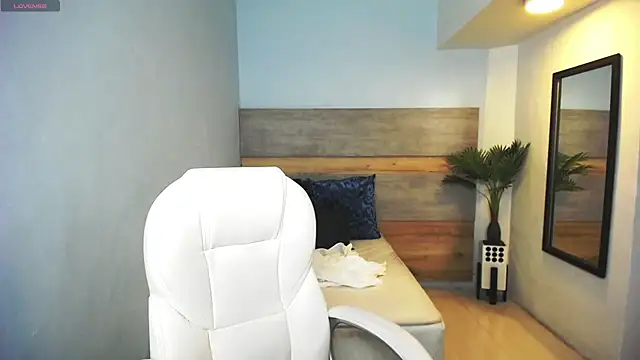 liseth fox online show from March 12, 7:38 pm