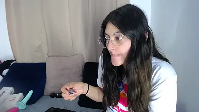 lessliee22  online show from April 13, 9:04 am