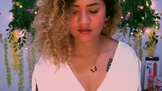 Crysrus online show from March 2, 9:54 pm