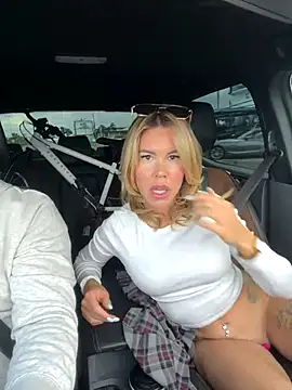 Snapshot of Lara_Bergmann chatting on December 3, 11:55 am Lara Bergmann online show from December 3, 11:55 am