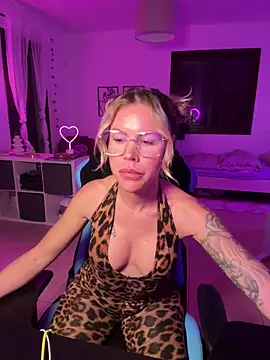 Snapshot of Lara_Bergmann chatting on January 27, 5:37 pm Lara Bergmann online show from January 27, 5:37 pm