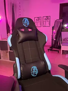 Snapshot of Lara_Bergmann chatting on January 29, 3:47 pm Lara Bergmann online show from January 29, 3:47 pm