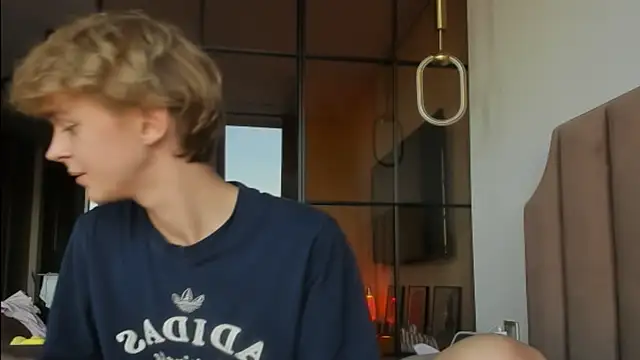 agelandreww online show from April 28, 4:01 pm