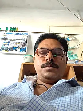 Snapshot of Srmotrs chatting on May 4, 12:01 pm Srmotrs online show from May 4, 12:01 pm