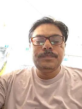 Snapshot of Srmotrs chatting on June 4, 5:13 am Srmotrs online show from June 4, 5:13 am