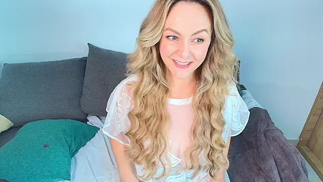 Snapshot of ladychanel_1 chatting on February 26, 7:57 pm ladychanel 1 online show from February 26, 7:57 pm