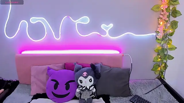 YouliteSllut2 online show from December 11, 8:28 pm