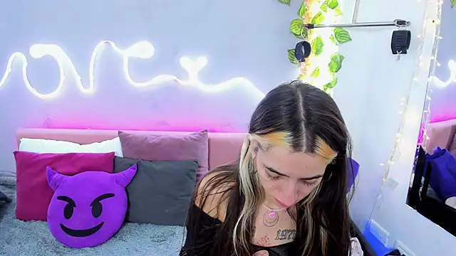 YouliteSllut2 online show from March 5, 8:10 pm