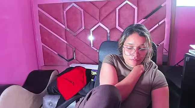 Olivia Fox69 online show from February 2, 7:41 am