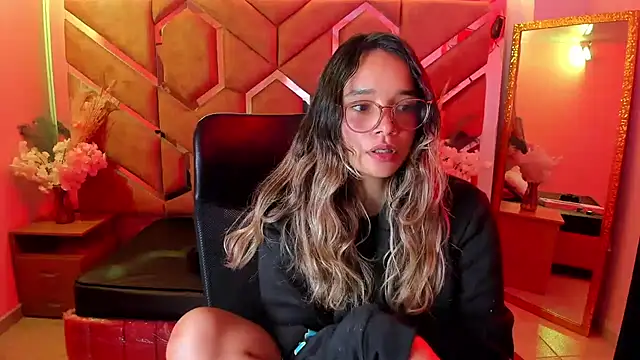 Snapshot of Olivia_Fox69 chatting on July 23, 4:21 am Olivia Fox69 online show from July 23, 4:21 am